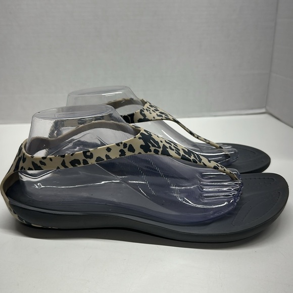 Crocs Sexi Serena Sandals Leopard Flip Flop Thong Slingback Flat Shoes Womens 10 - Picture 3 of 9